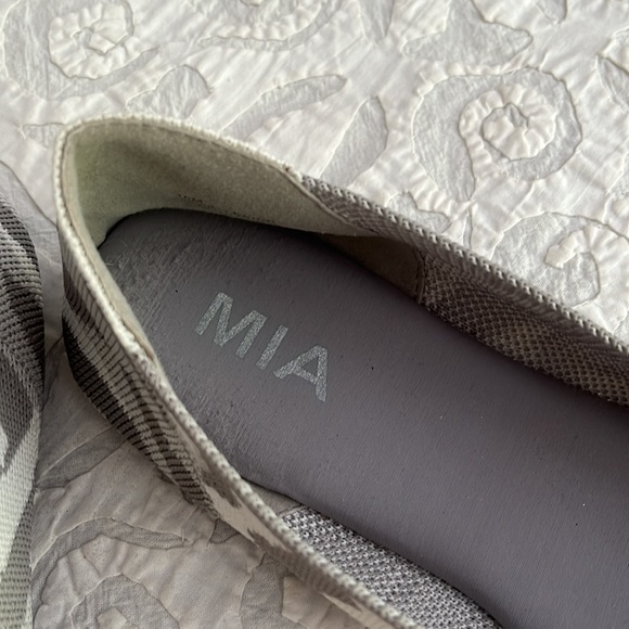 Mia flats - Picture 3 of 5